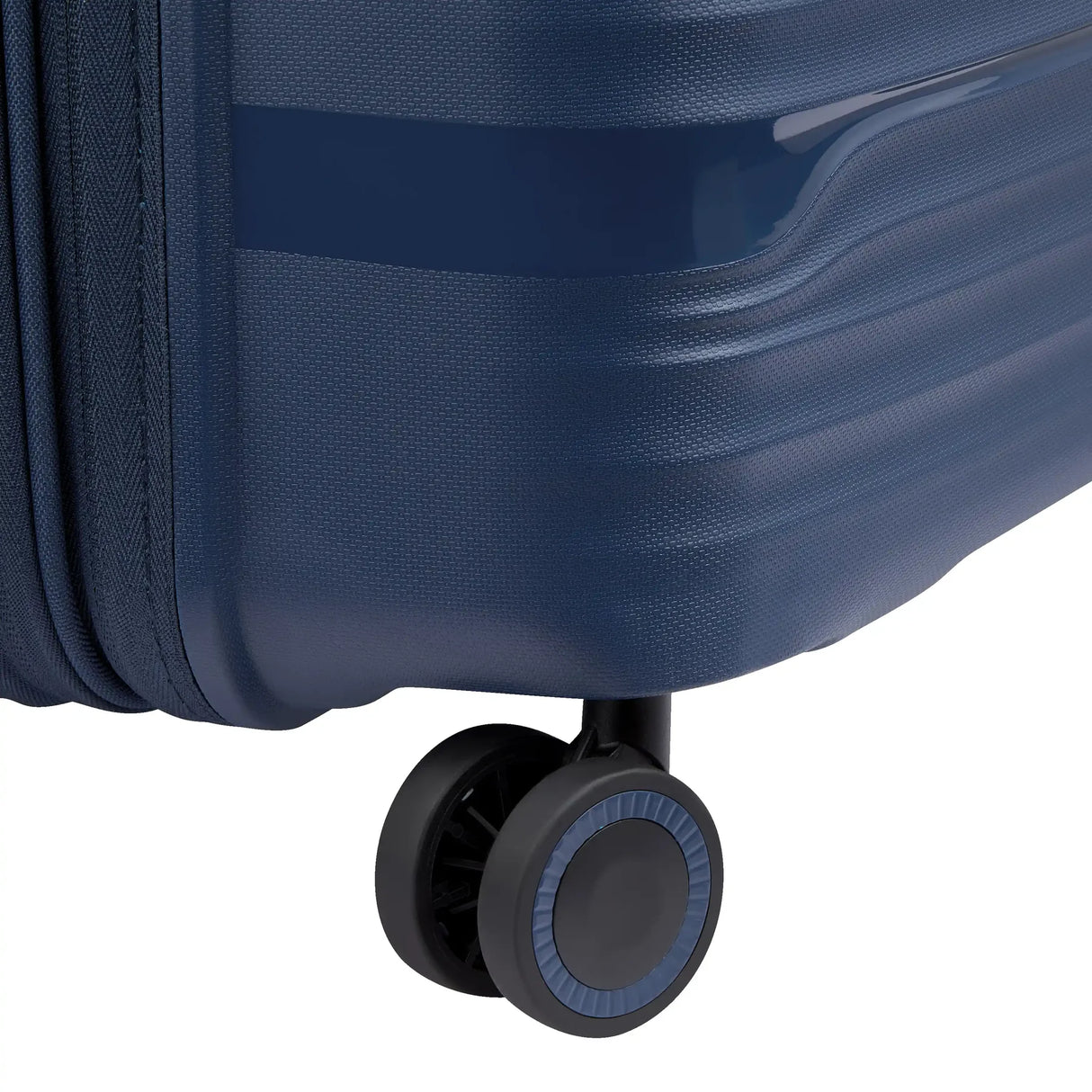 Delsey Dune Medium Expandable Spinner